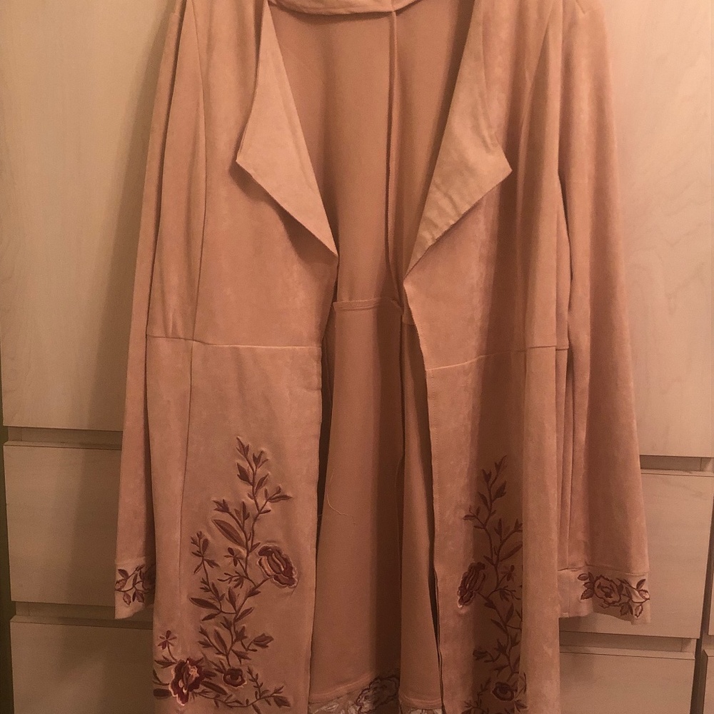 Weekend Sale! New Curations Faux Suede Rose Blush Embroidered Duster Ciat